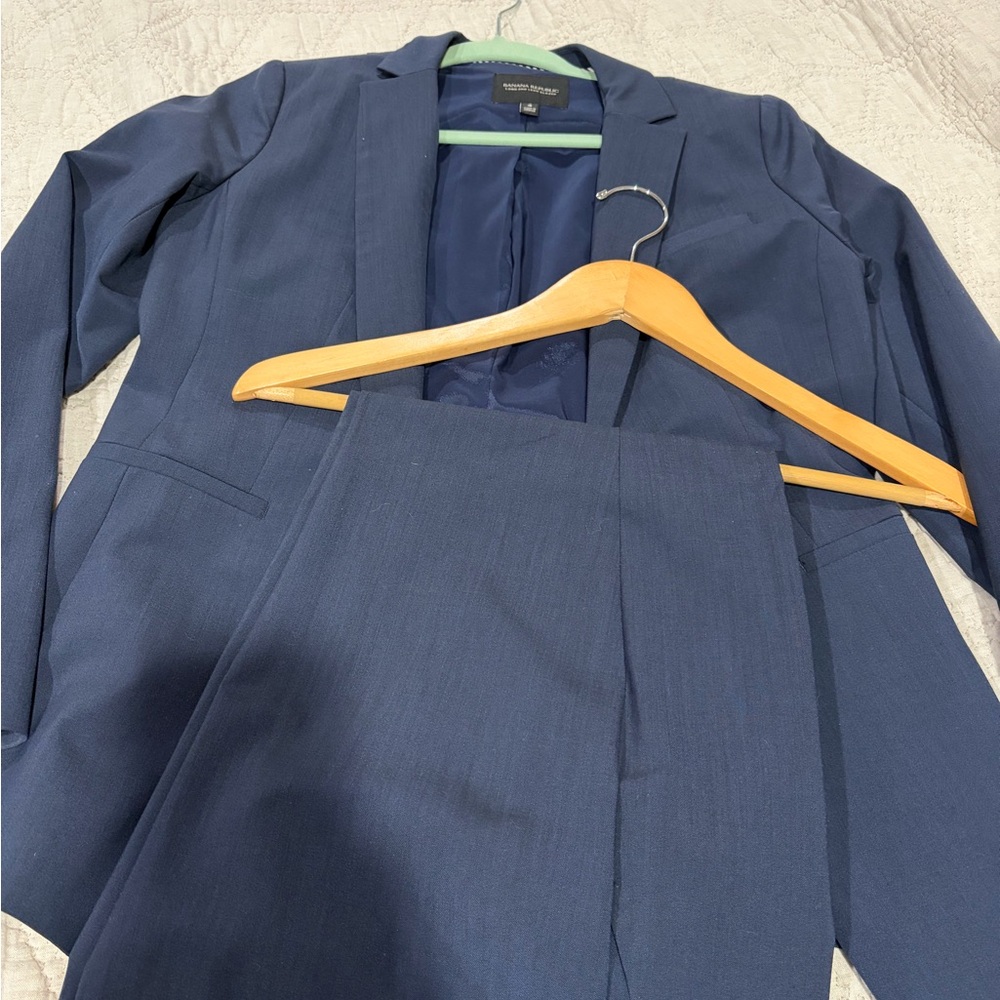 Banana republic woman’s suit separates